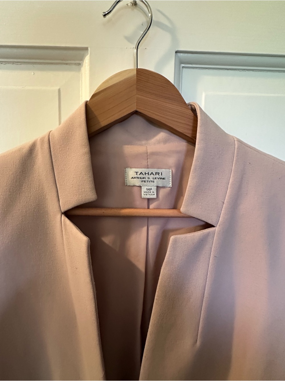 Tahari Women's Blush Double-Breasted Style Blazer, size 14 petite - Picture 2 of 5